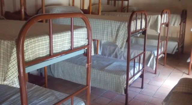Кровать в общем номере Cortijo Covaroca