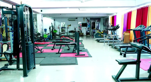 Clarks Inn Express Jammu, Забронировать Отель Отели Джамму и Кашмира с парковкой, Парковка