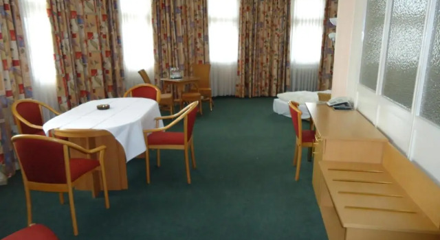 Апартаменты Hotel und Rasthof AVUS