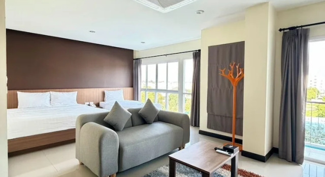Трёхместный номер Deluxe с балконом Phavina Hotel & Grand Boutique Rayong