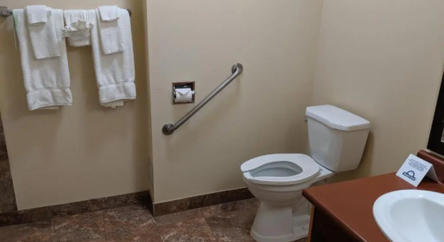 Номер Standard Days Inn by Wyndham Dawson Creek