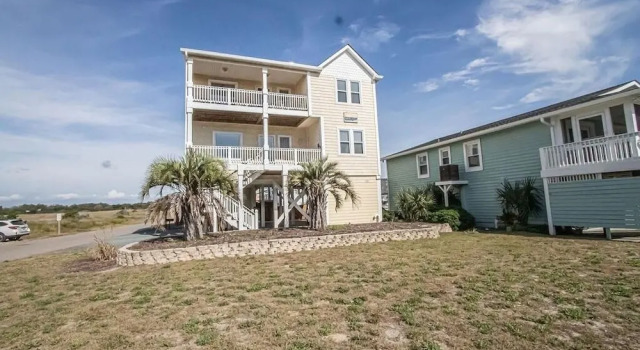 Sun Kissed 5 Bedroom Home by RedAwning