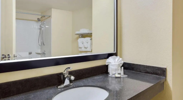 Двухместный номер Standard Отель Four Points by Sheraton Charlotte Airport