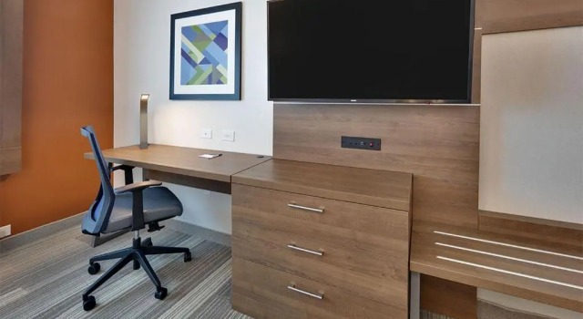 Четырёхместный номер Standard Holiday Inn Express & Suites Plano East - Richardson by IHG