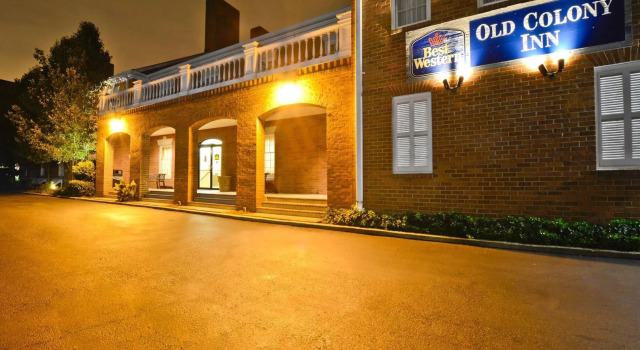 Old Colony Inn Alexandria, Забронировать Отель Отели Александрии с парковкой, рядом с Gadsby's Tavern Museum, Парковка