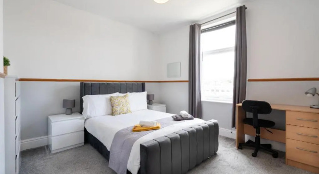 Spacious 4BR, Parking, Near Centre