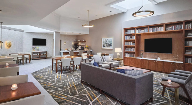 Двухместный клубный номер Standard Sheraton Portland Airport Hotel