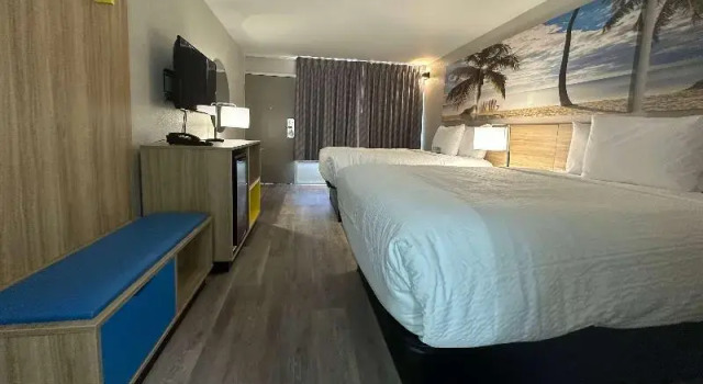 Четырёхместный номер Standard Days Inn by Wyndham Fort Myers