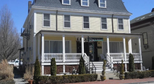Bellevue Manor