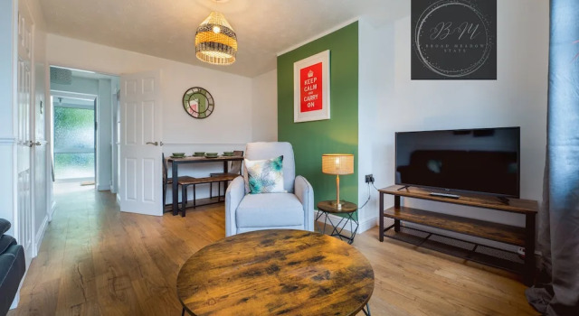 Popular Contractor 2-bed House in Lincoln