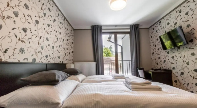 Hotel Mandat, Rezerwuj Hotel Hotele w Píkovice z basenem, Basen