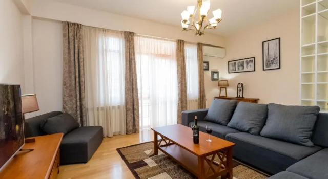 Serviced Apartment on Rustaveli Avenue 16, Забронировать Апартаменты/квартира Тбилиси Регион Тбилиси, рядом с Тбилисский театр оперы и балета