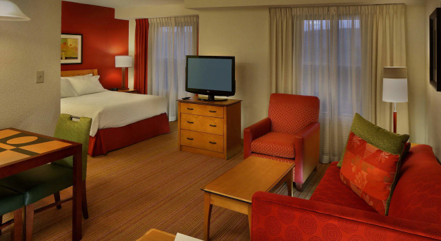 Residence Inn by Marriott Southington, Varaa Hotelli Hotellit New England uima-altaalla, Uima-allas