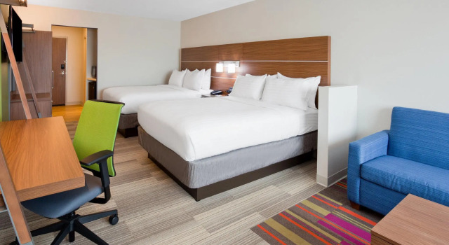 Четырёхместный люкс Holiday Inn Express and Suites Des Moines Downtown by IHG