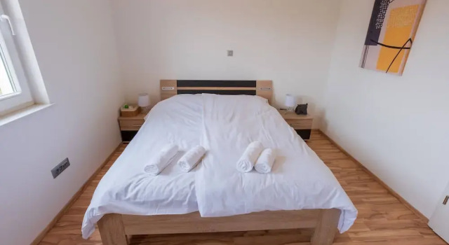 Коттедж Charming Three Bedroom House Turanj