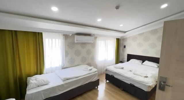 Четырёхместный номер Standard The Lola Hotel