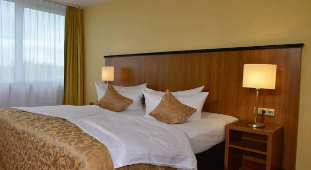 Трёхместный номер Standard с видом на горы Carathotel Basel/Weil am Rhein