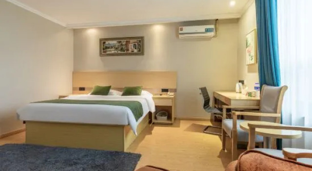 Двухместный люкс GreenTree Inn Zhenjiang Danyang Development Zone Municipal Government Business Hotel