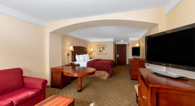 La Quinta by Wyndham Dodge City, Buchen Sie Hotel SPA-Hotels in Dodge City, SPA