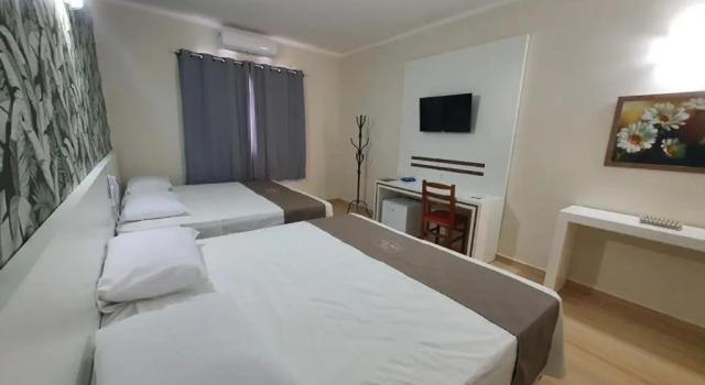 Четырёхместный номер Standard Charles Hotel
