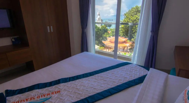 Четырёхместный номер Standard с балконом Mermaid Seaside Hotel