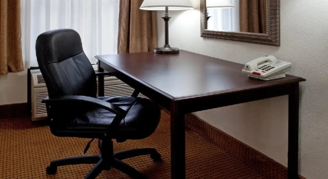 Номер Standard Holiday Inn Express Hotel & Suites Lexington-Hwy 378
