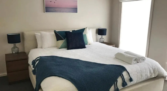 Luxury 4BR Home with KING Bed Lakes Entrance
