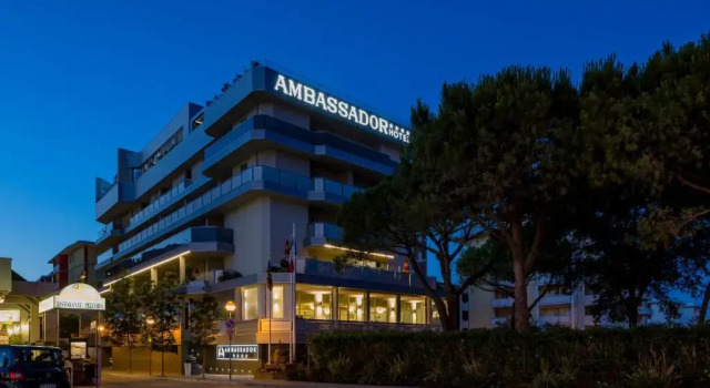 Hotel Ambassador, Prenota Hotel Hotel a Veneto con piscina, Piscina