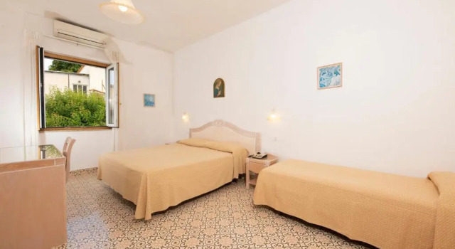 Трёхместный номер Standard Hotel Candia