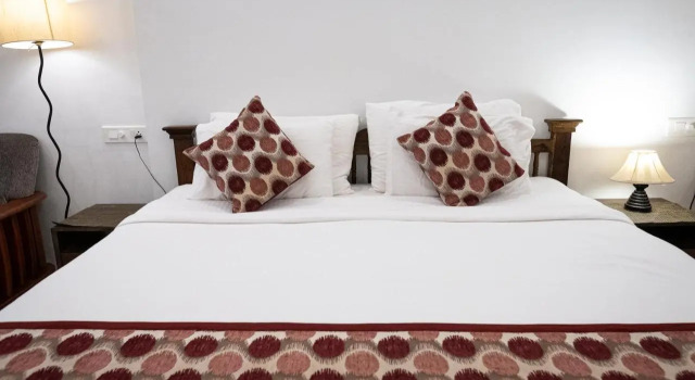 SHANUS SEASIDE INN - A Family-Run Guesthouse just 100 metres from Candolim Beach, Prenota Hotel Candolim 