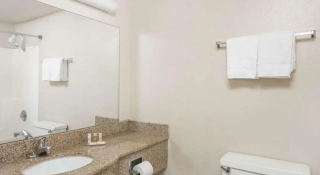 Номер Standard The Grand Inn Peoria