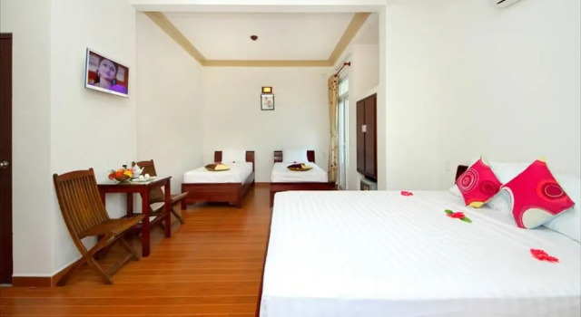 Четырёхместный номер Standard с балконом Center Homestay