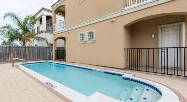 Saturn Living Condominium 1, Buchen Sie Hotel Hotels in Padre Island mit Pool, Schwimmbad
