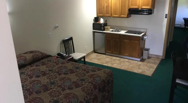 Люкс с 2 комнатами Kingsway Inn