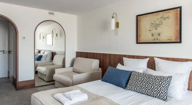 Трёхместный номер Business с дополнительной кроватью AIRINN Vilnius Airport Hotel RENOVATED 2025