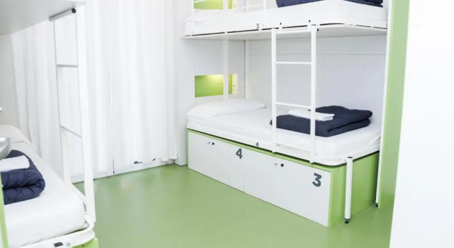 Кровать в общем номере Sant Jordi Hostels Gracia