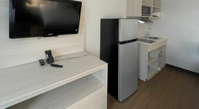 Четырёхместный номер Standard Suburban Studios East Syracuse Carrier Circle