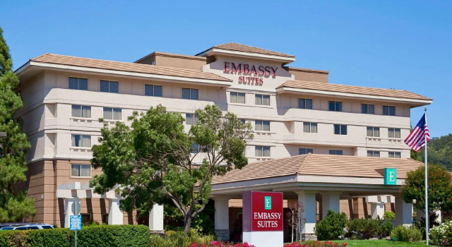 Люкс c 1 комнатой Embassy Suites by Hilton San Rafael at Marin Center