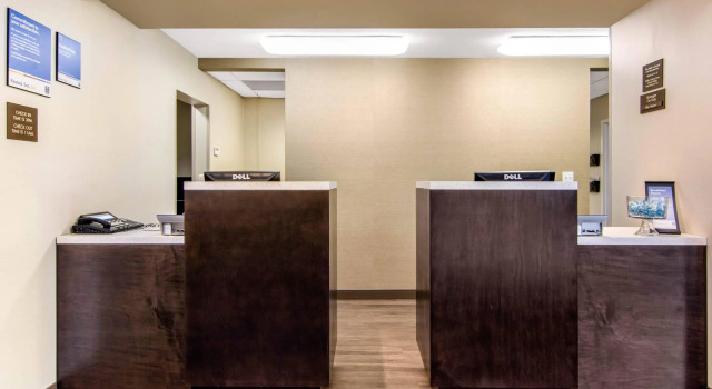 Comfort Inn & Suites, Book Hotel Red Deer Central Alberta