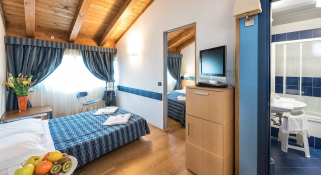 Номер Family West Point Airport Hotel