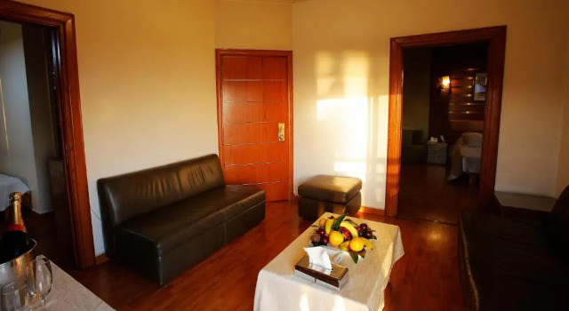 Полулюкс Camelot Hotel