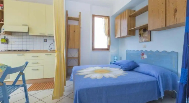 Estudio con balcón y con vista parcial al mar Le Lecce 50