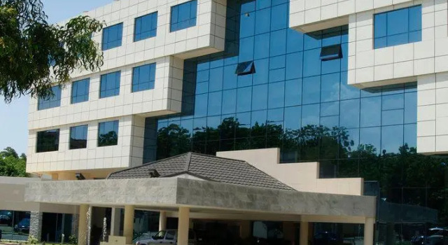 Номер Standard Мансарда Best Western Premier Accra Airport Hotel