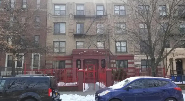 Eastern Parkway Guest House, Забронировать Гостевой дом Краун-Хайтс Бруклин, рядом с First AME Zion Church