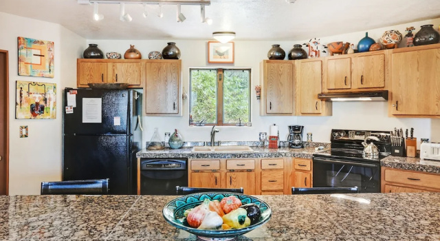 Коттедж с 3 комнатами Sunlit Hills Art and Views by Kokopelli Property Management