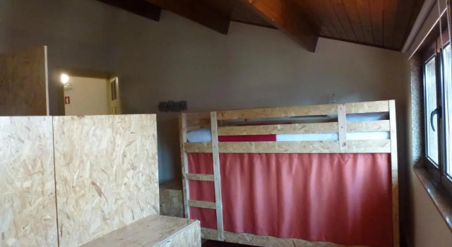 Кровать в общем номере (женский номер) Canvas Atelier Hostel