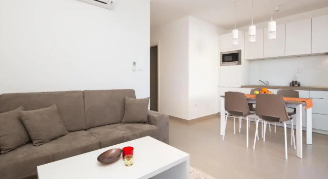 Apartments Alba 1, Varaa Huoneisto Hotellit Split-Dalmatia pysäköinnillä, Pysäköinti