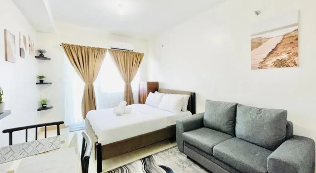 Двухместная семейная студия с балконом и с видом на бассейн SMDC Style Residences Studios