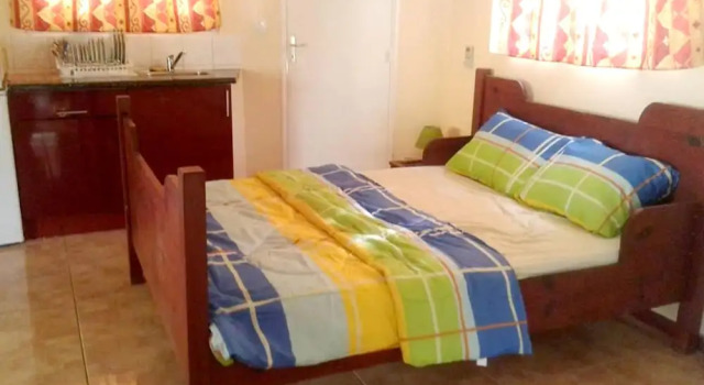 Studio In Le Gosier With Shared Pool Furnished Terrace And Wifi 5 Km From The Beach, Varaa Huoneisto Hotellit Grande-Terre uima-altaalla, Uima-allas