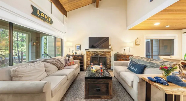 Near Ski, Beach, & Hiking Trails + Clubhouse Pool & Hot Tub Access Juanita Blue by Avantstay
